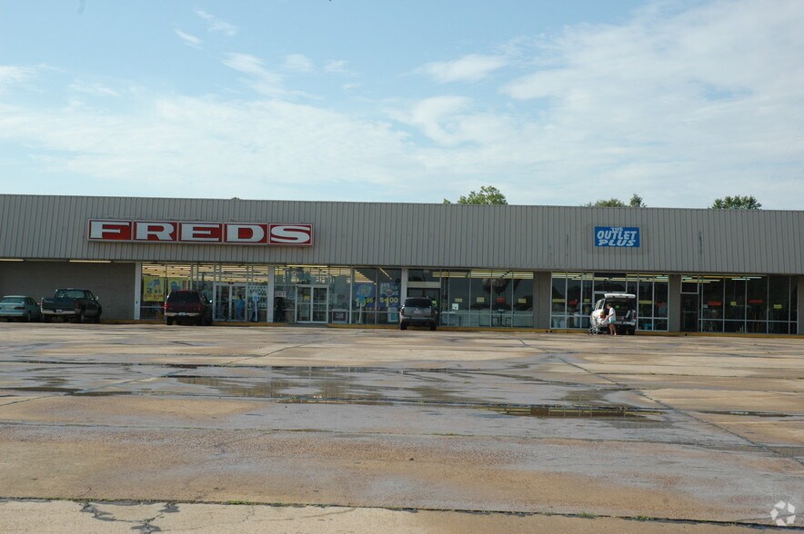 More Photos Of 5 Fair Ave, Winnsboro Storefront For Lease