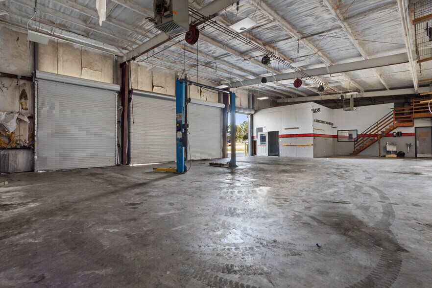 More Photos Of 15237 Russell Blvd, Gulfport Auto Salvage Facility For Lease