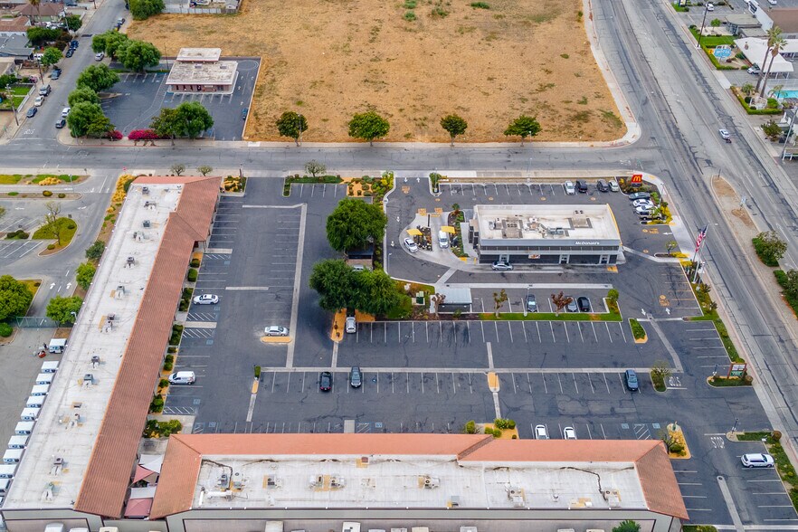 More Photos Of 191 San Felipe Rd, Hollister Unknown For Lease