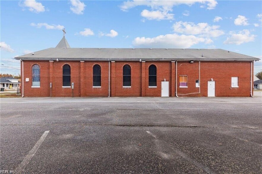 More Photos Of 1613 E Washington St, Suffolk Religious Facility For Sale
