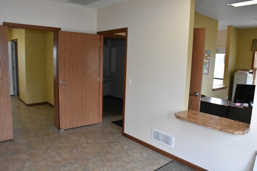 More Photos Of 105 McQuiston Dr, Jackson Center Industrial For Sale