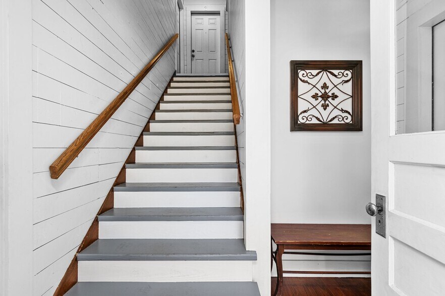 More Photos Of 409 E Austin St, Bellville Apartments For Sale