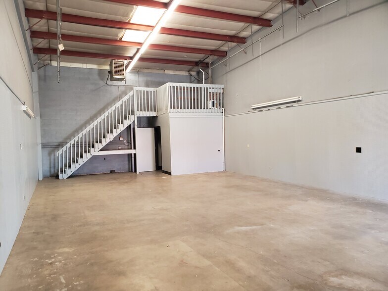 More Photos Of 6810 E 53rd Pl, Commerce City Warehouse For Lease