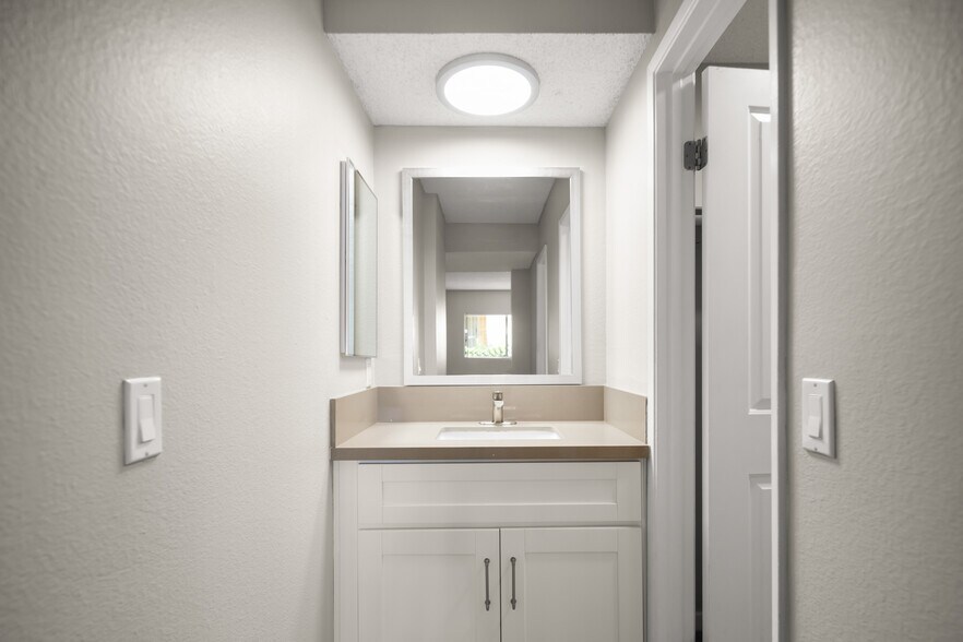 More Photos Of 725 Alturas Ln, Fallbrook Apartments For Sale