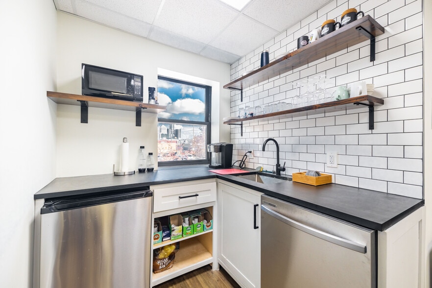 More Photos Of 1501-1515 W Lafayette Blvd, Detroit Manufacturing For Sale