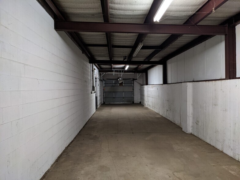 More Photos Of 423 N State St, Lockport Light Manufacturing For Sale