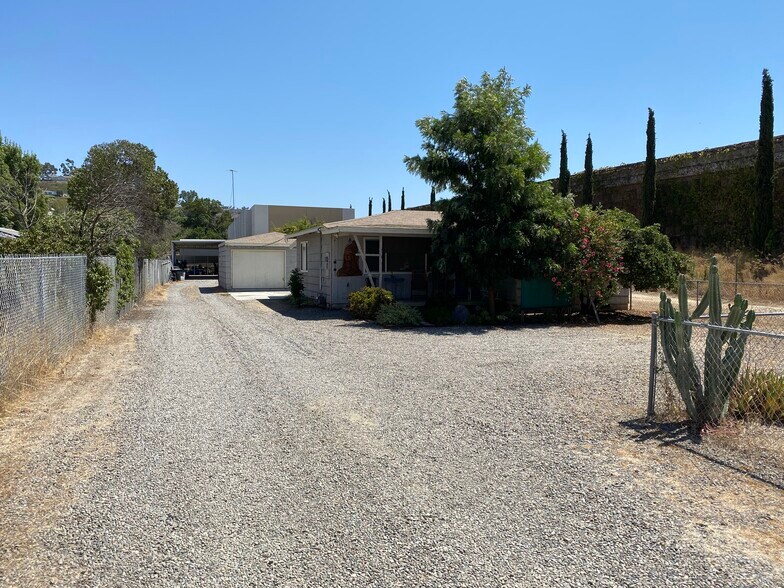 Primary Photo Of 8703 Cottonwood Ave, Santee Contractor Storage Yard For Sale