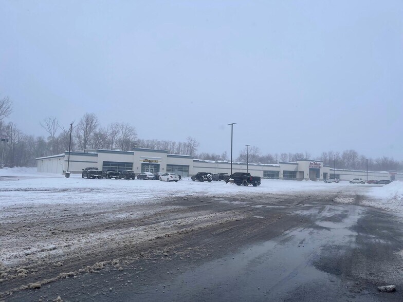 More Photos Of 5123-5125 Commercial Dr, Yorkville General Retail For Lease