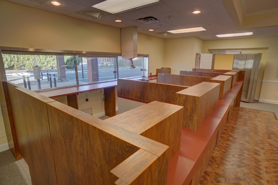 More Photos Of 100 Colony Park Dr, Cumming Bank For Lease