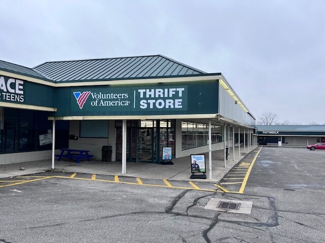 More Photos Of 1480 Pearl Rd, Brunswick General Retail For Sale