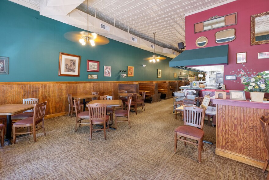 More Photos Of 110-112 Trinity St, Abbeville Storefront For Sale