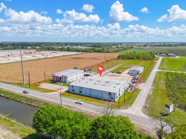 More Photos Of 3703 S Lewis St, New Iberia Warehouse For Sale