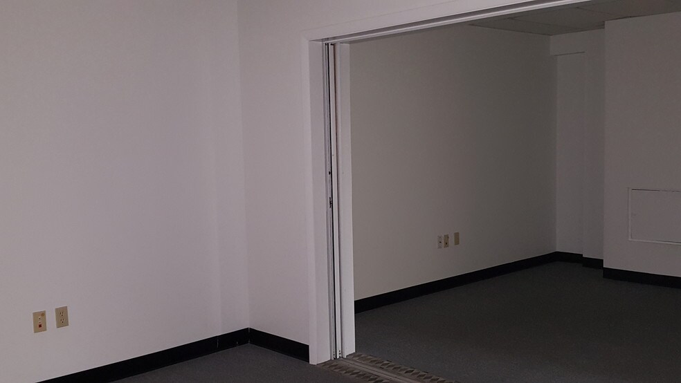 More Photos Of 1460 S McCall Rd, Englewood Medical For Sale