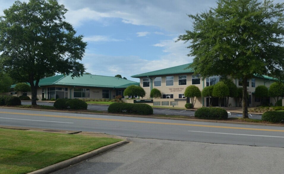 More Photos Of 10310 W Markham St, Little Rock Medical For Sale