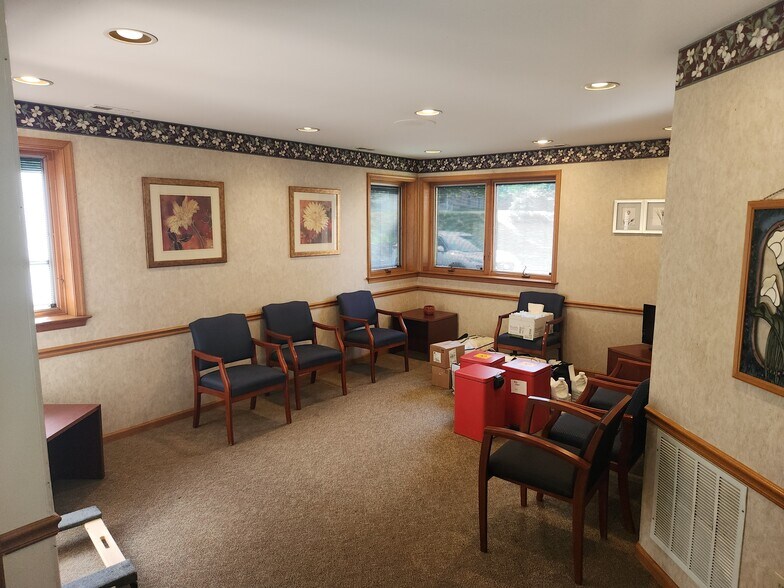 More Photos Of 360 Middletown Blvd, Langhorne Medical For Lease