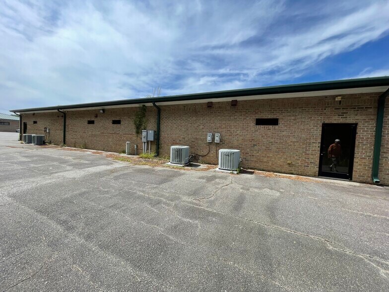 More Photos Of 731 Tilghman Dr, Dunn Medical For Sale