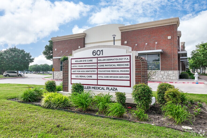 More Photos Of 601 S Main St, Keller Medical For Lease