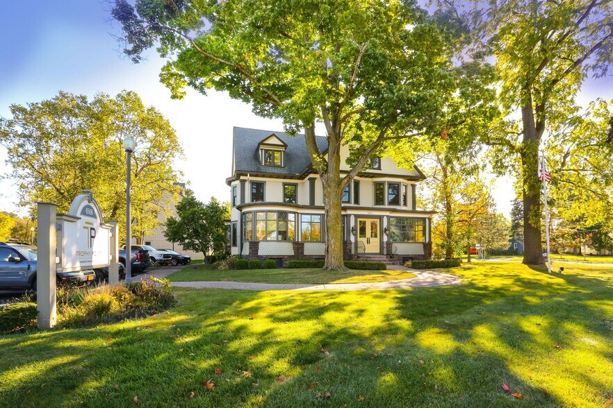 More Photos Of 4588 S Park Ave, Hamburg Office Residential For Sale