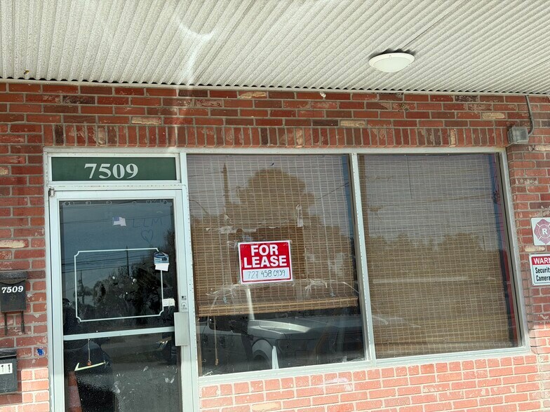 More Photos Of 7509 46th Ave N, Saint Petersburg Convenience Store For Lease