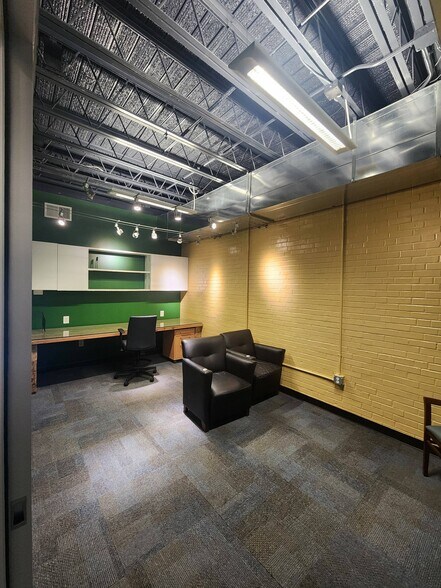More Photos Of 408 S Spring St, Burlington Loft Creative Space For Lease