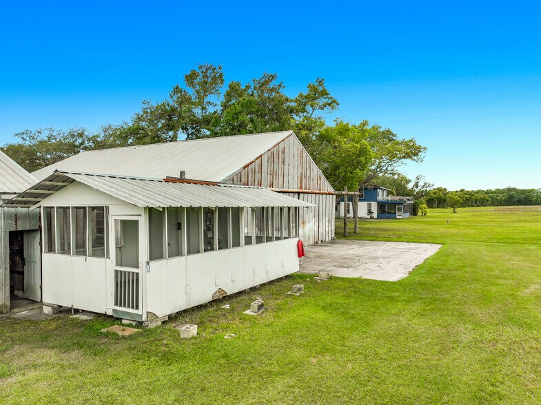 More Photos Of 7001 W Jones Ave, Mount Dora Airplane Hangar For Sale