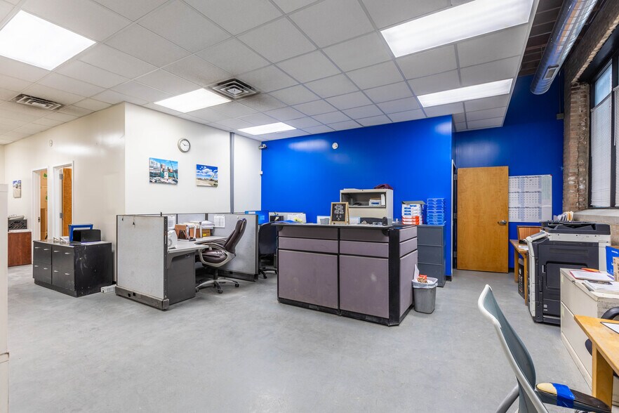 More Photos Of 2945 W Harrison St, Chicago Office For Sale