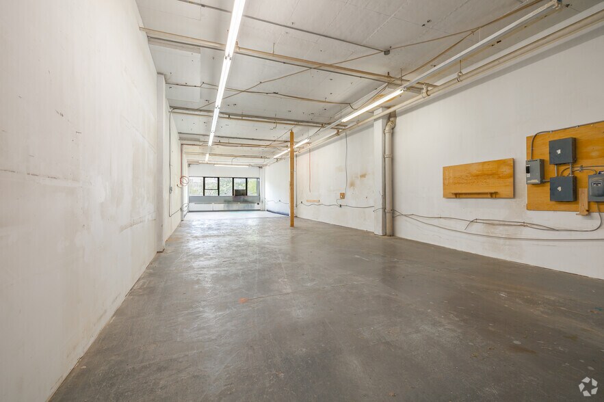 More Photos Of 5550 Rue Fullum, Montréal Loft Creative Space For Lease