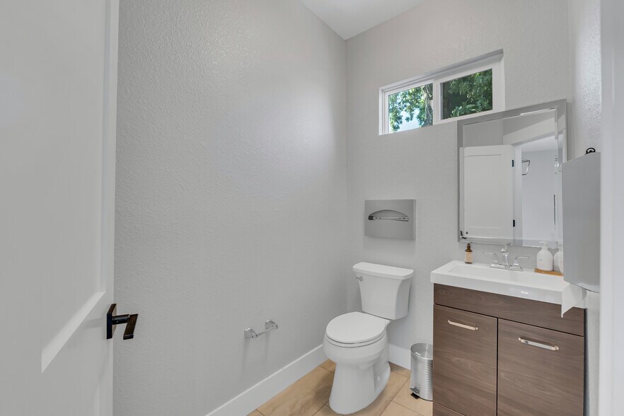 More Photos Of 160 Cherry Ave, Auburn Office Residential For Sale