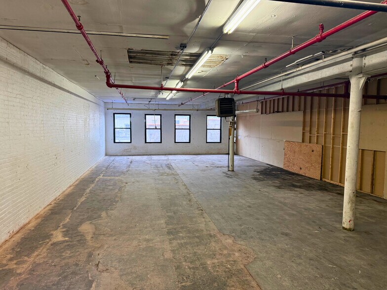 More Photos Of 4130 Park Ave, Bronx Manufacturing For Lease