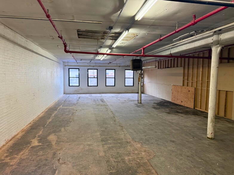 More Photos Of 4130 Park Ave, Bronx Manufacturing For Lease
