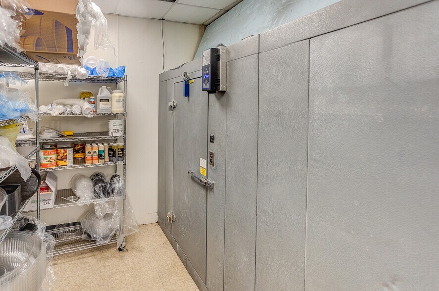 More Photos Of 109 S Park St, Sesser Fast Food For Sale