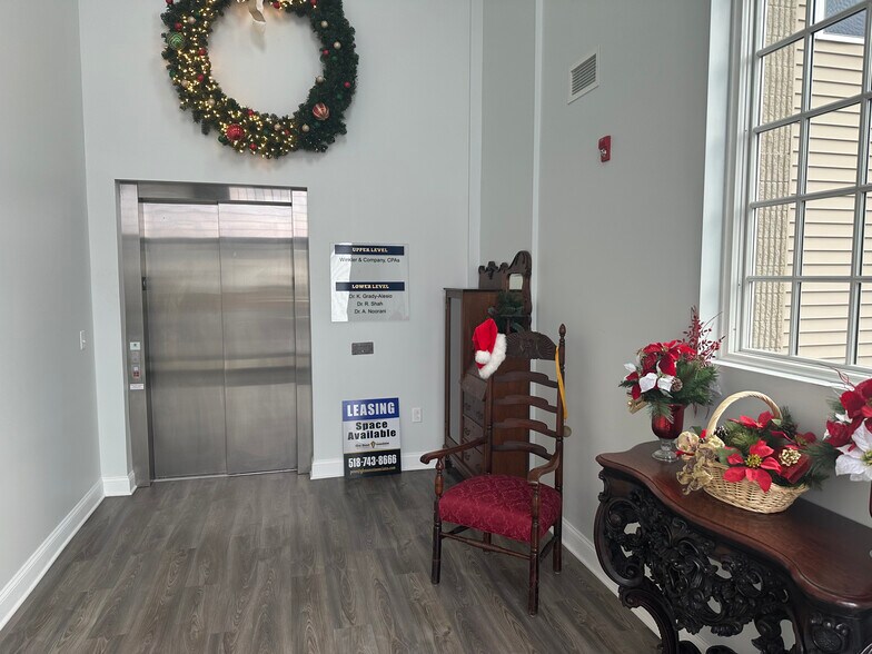 More Photos Of 1004 Princetown Rd, Schenectady Office For Lease