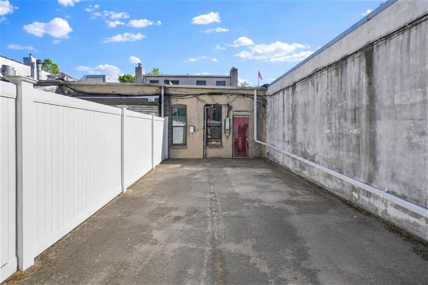 More Photos Of 10717 Metropolitan Ave, Forest Hills Flex For Sale