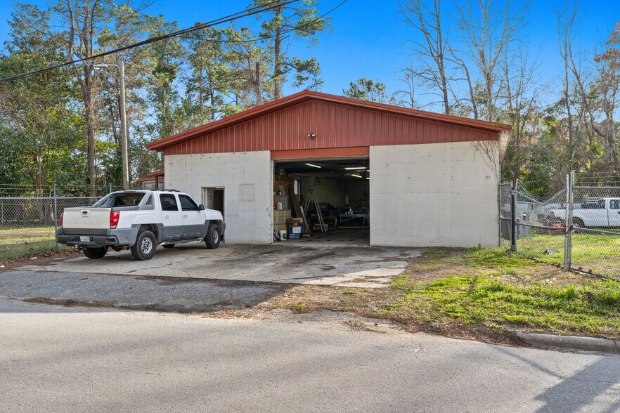 More Photos Of 101 Watering St, Tabor City Flex For Sale