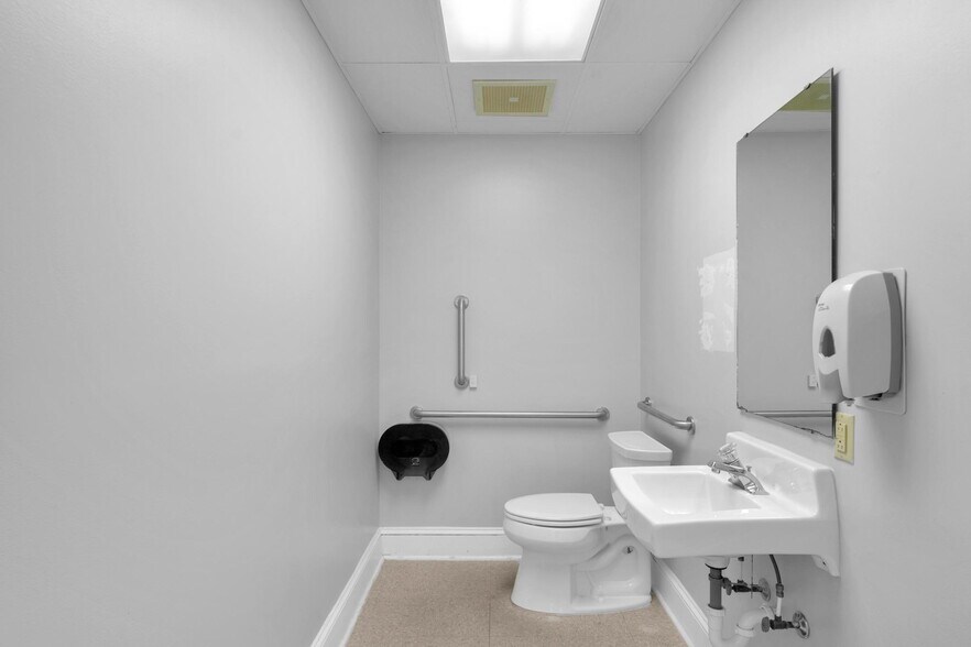 More Photos Of 1201-1203 Colonial Commons Ct, Lancaster Medical For Lease