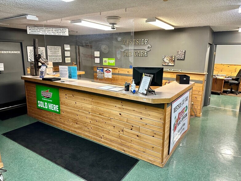 More Photos Of 409 Lentz Ct, Lansing Auto Repair For Sale