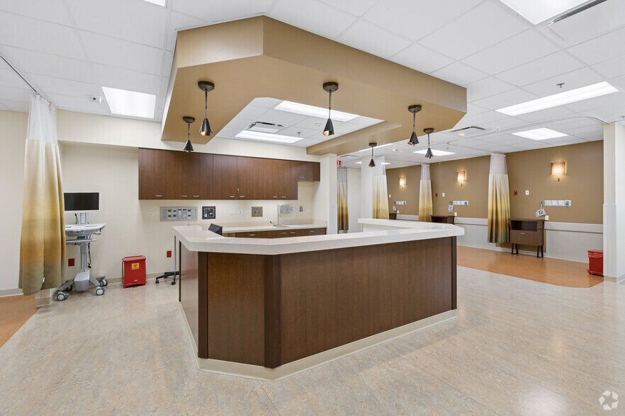 More Photos Of 5000 Commerce Dr, Bakersfield Medical For Sale