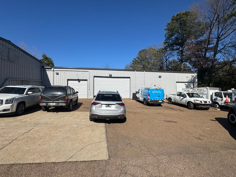 More Photos Of 642 Ridgewood Rd, Ridgeland Freestanding For Lease