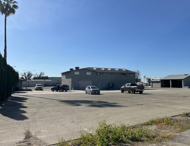 More Photos Of 121 N Main St, Riverside Warehouse For Lease