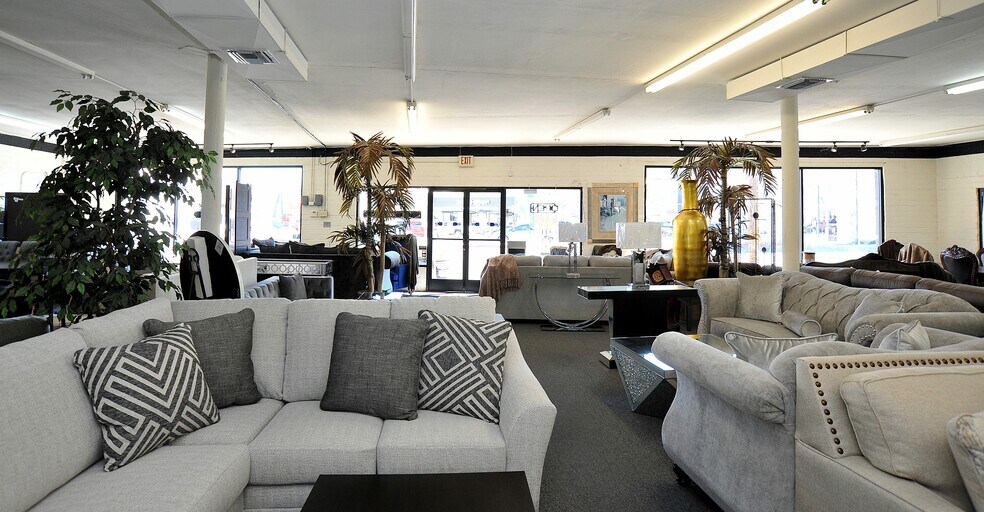 More Photos Of 209 N Arroyo Blvd, Nogales Storefront For Sale