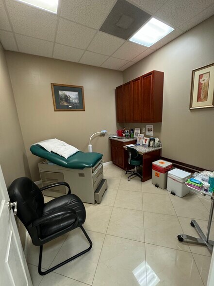 More Photos Of 1741-1759 N University Dr, Pembroke Pines Storefront Retail Office For Sale