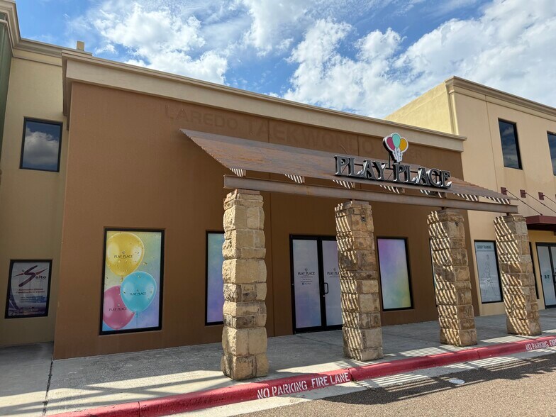 More Photos Of 2715 E Del Mar Blvd, Laredo General Retail For Sale