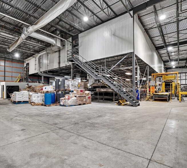 More Photos Of 901 Rue Des Forges, Terrebonne Food Processing For Sale