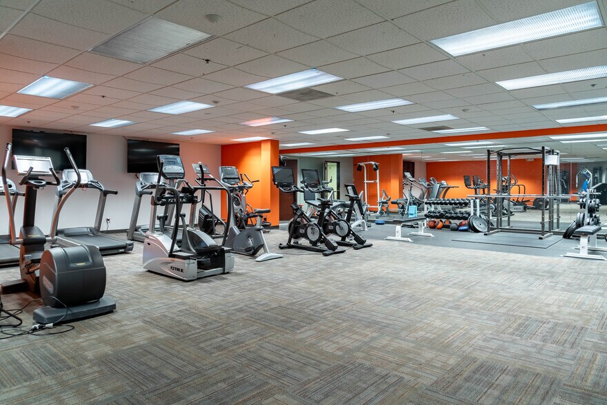 More Photos Of 691 N Squirrel Rd, Auburn Hills Office For Lease