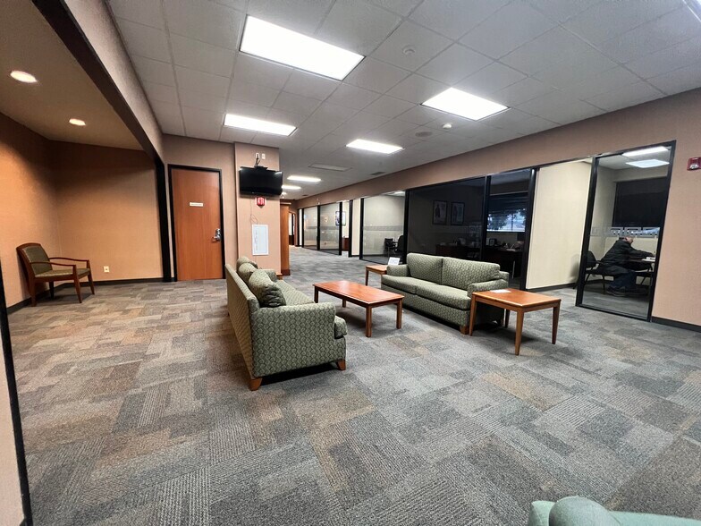 More Photos Of 8047 Midcrown Dr, San Antonio Bank For Lease