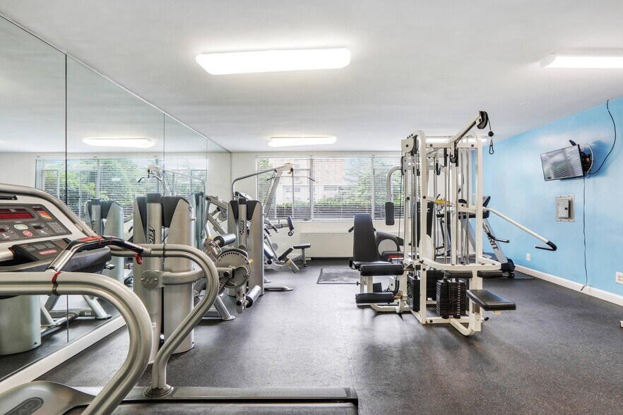 More Photos Of 5055 Seminary Rd, Alexandria Apartments For Lease