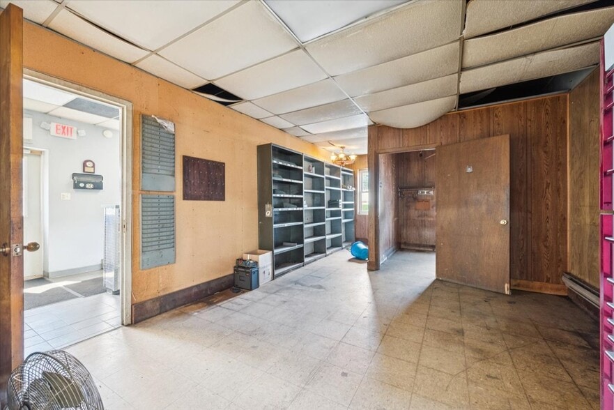 More Photos Of 403 US Highway 202, Raritan Auto Repair For Lease