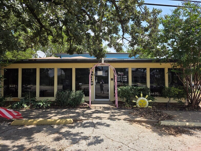 Primary Photo Of 216 W Main St, Azle Freestanding For Sale