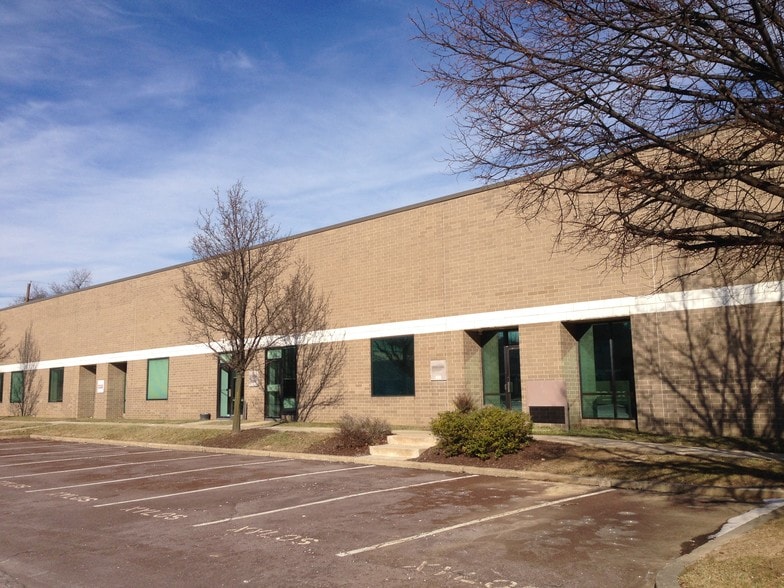 More Photos Of 800-880 Town Center Dr, Langhorne Unknown For Lease