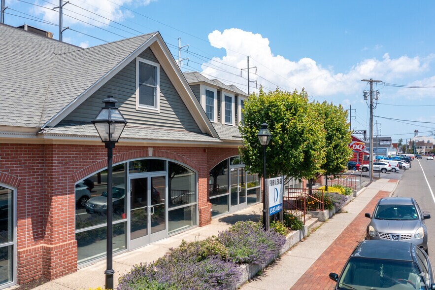 More Photos Of 1916 Post Rd, Fairfield Storefront Retail Office For Lease